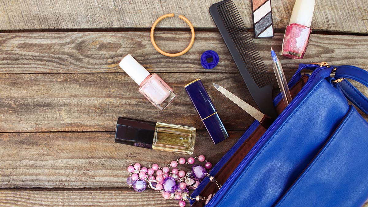 How to pack makeup: Makeup travel bag