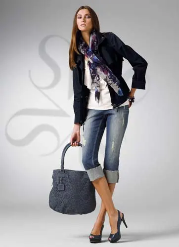 Model wears blazer with cropped jeans, t-shirt and scarf by Simply Vera Vera Wang.